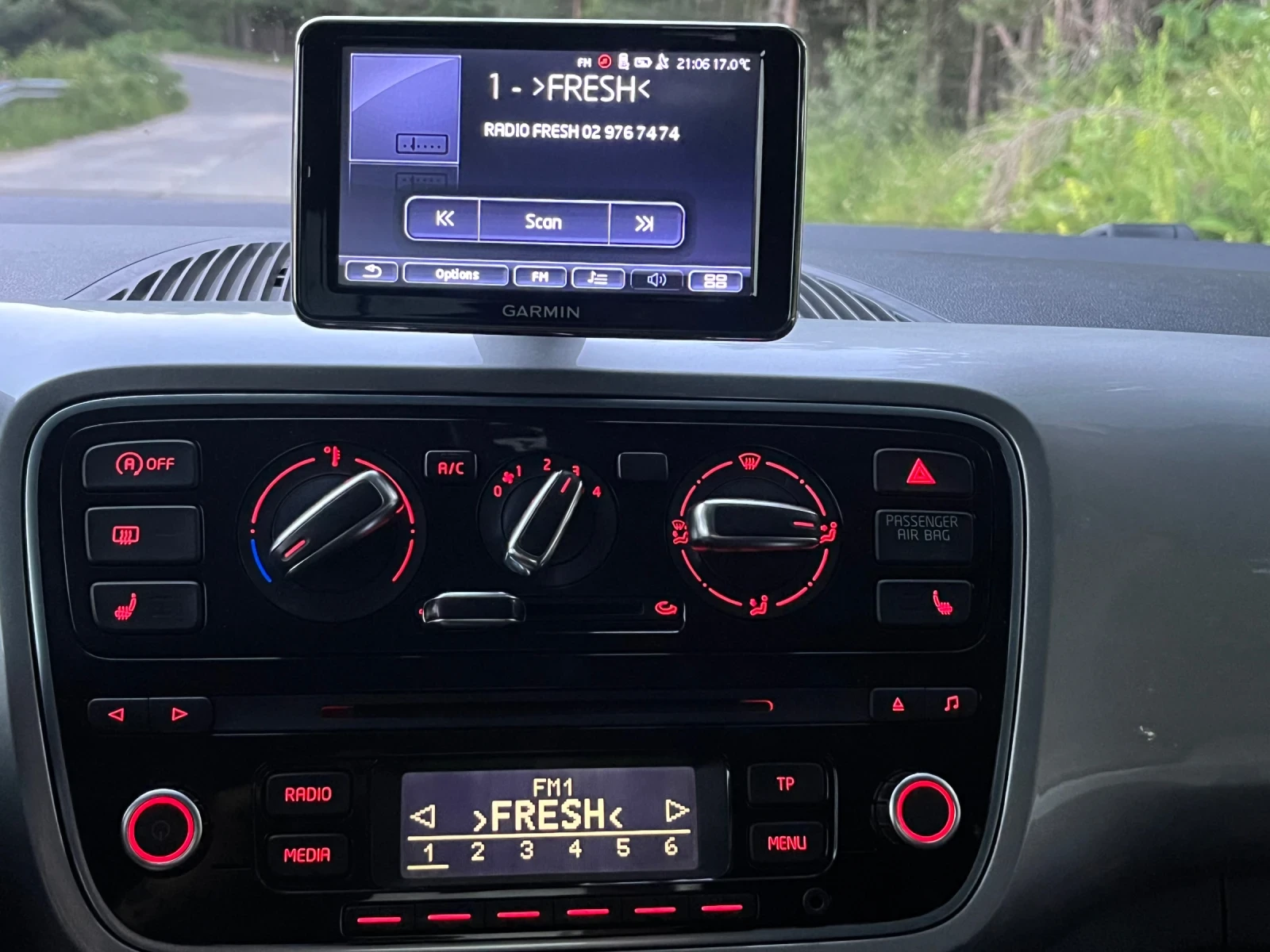 VW Up, снимка 15 - Автомобили и джипове - 55094356