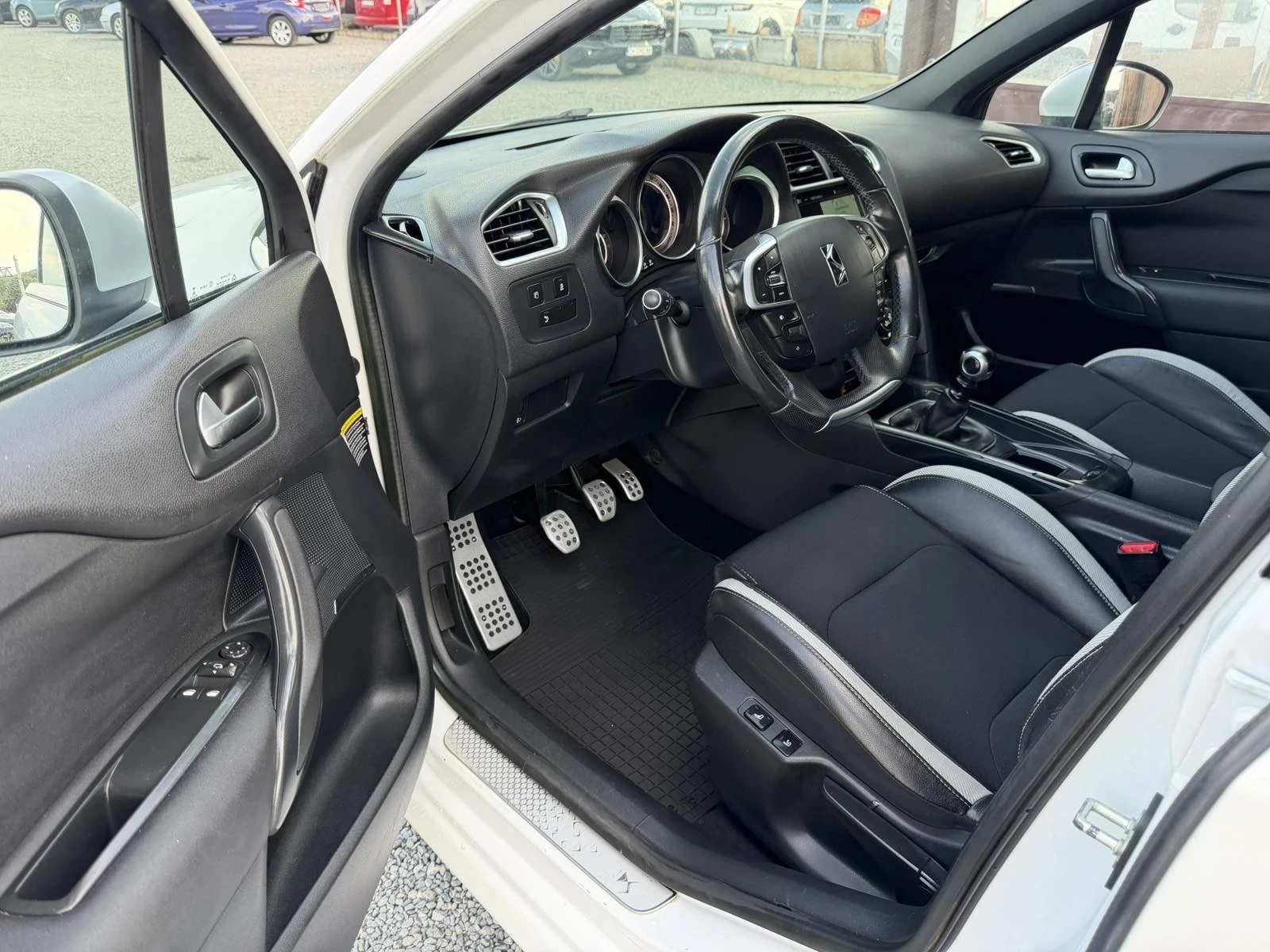 Citroen DS4 2.0hdi 168хил. РЕАЛНИ КМ, снимка 9 - Автомобили и джипове - 55674457