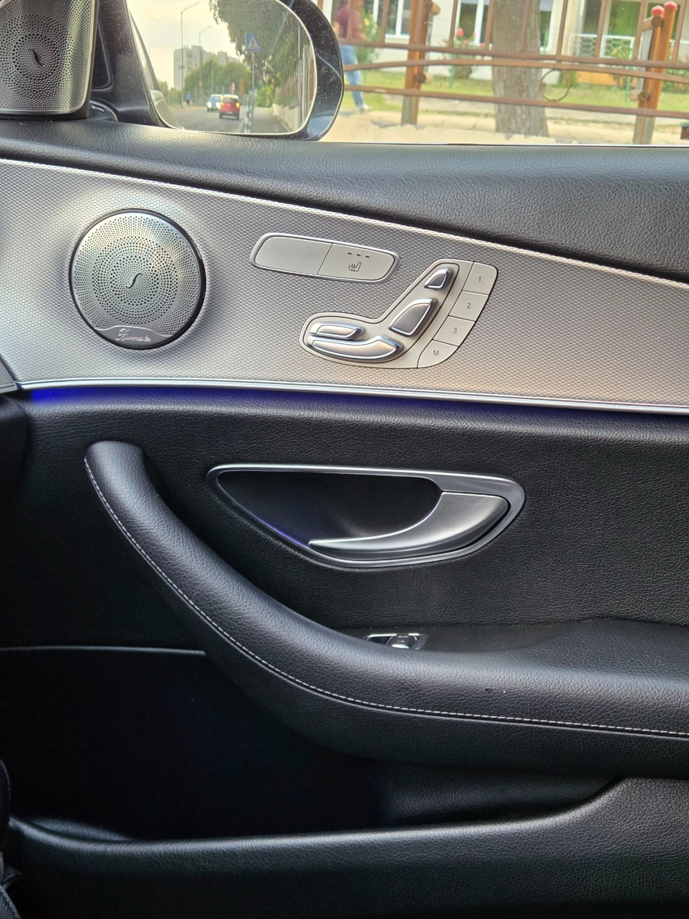 Mercedes-Benz E 220, снимка 10 - Автомобили и джипове - 55794061
