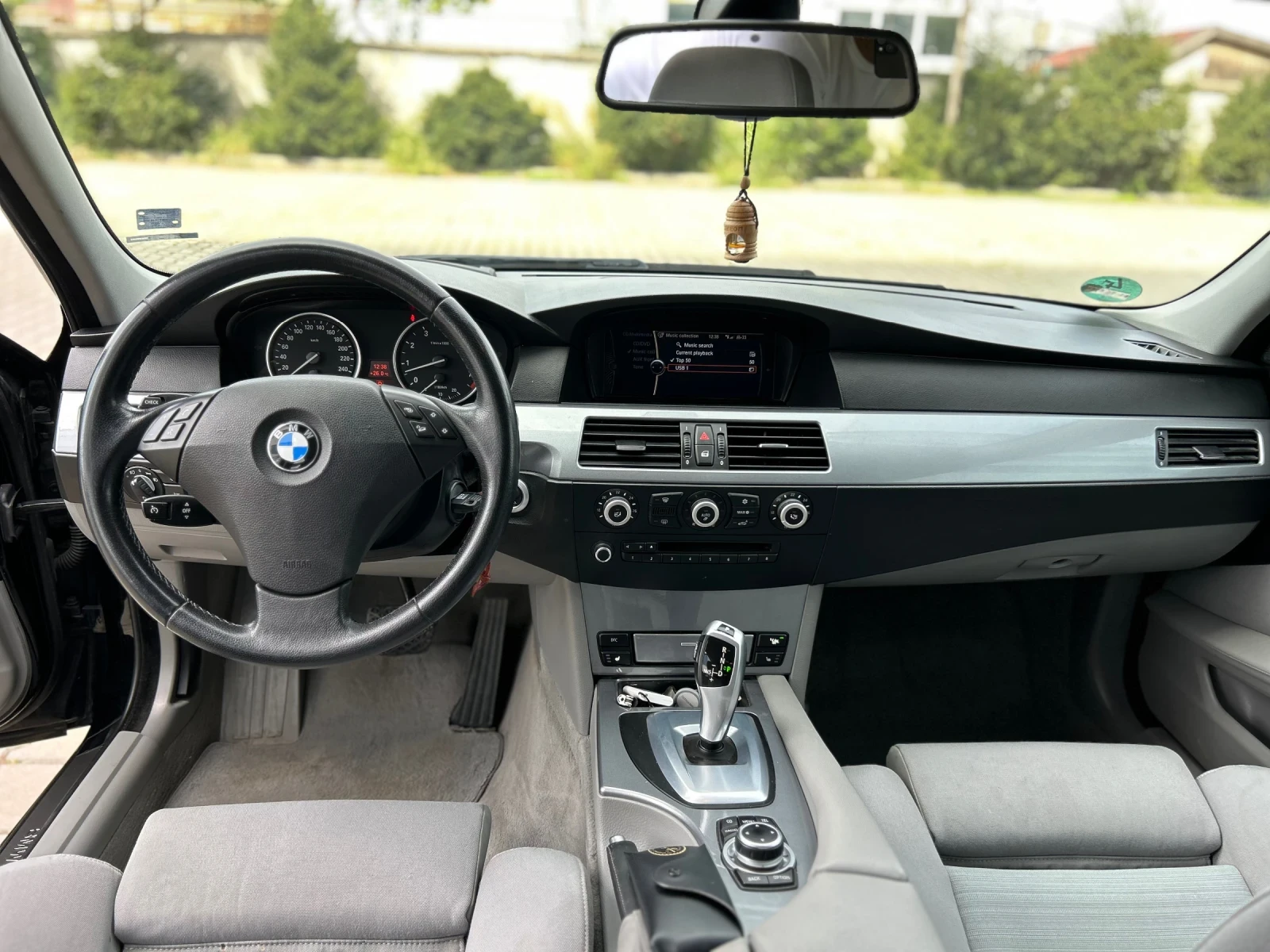 BMW 530 Xi, снимка 12 - Автомобили и джипове - 55970904