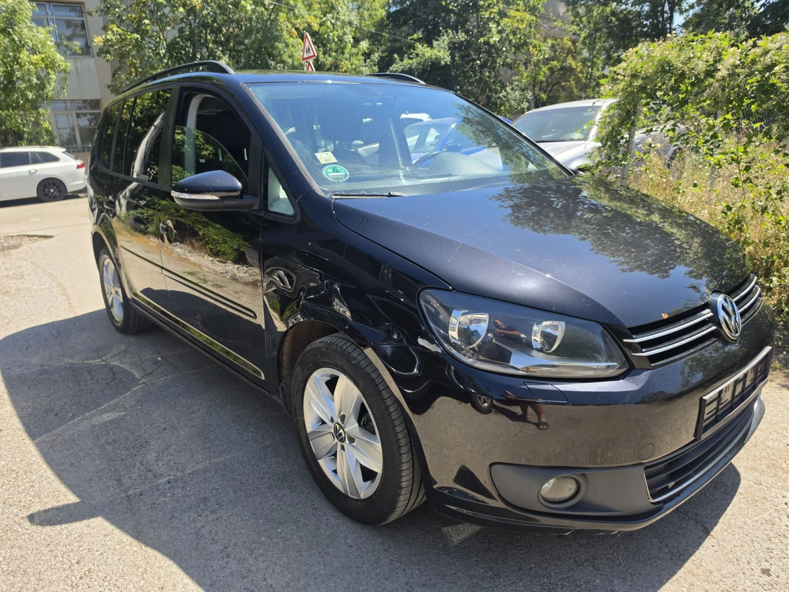 VW Touran 1.6тди 105коня 6 скорости нов внос Германия , снимка 2 - Автомобили и джипове - 56085770