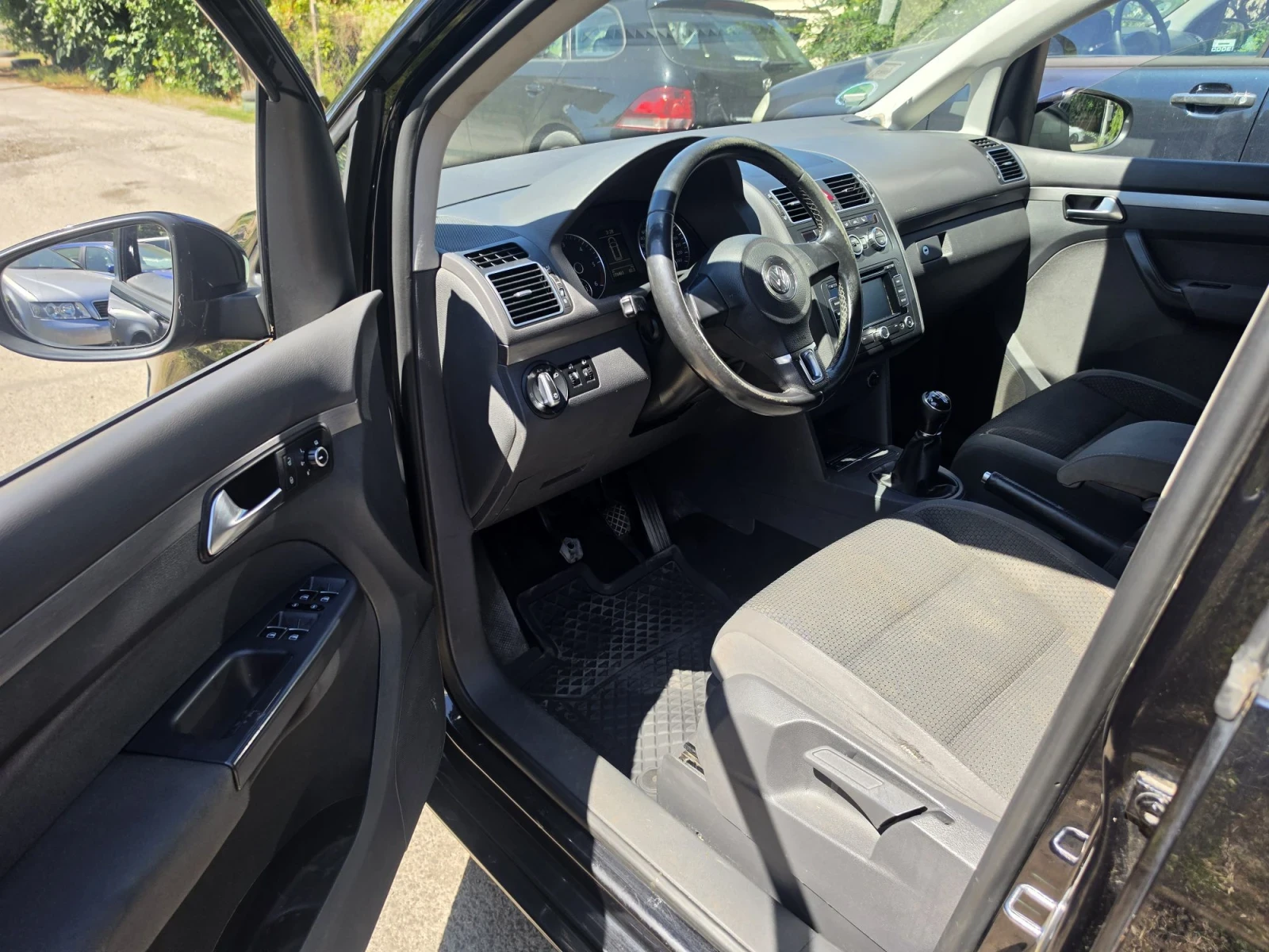 VW Touran 1.6тди 105коня 6 скорости нов внос Германия , снимка 5 - Автомобили и джипове - 56085770