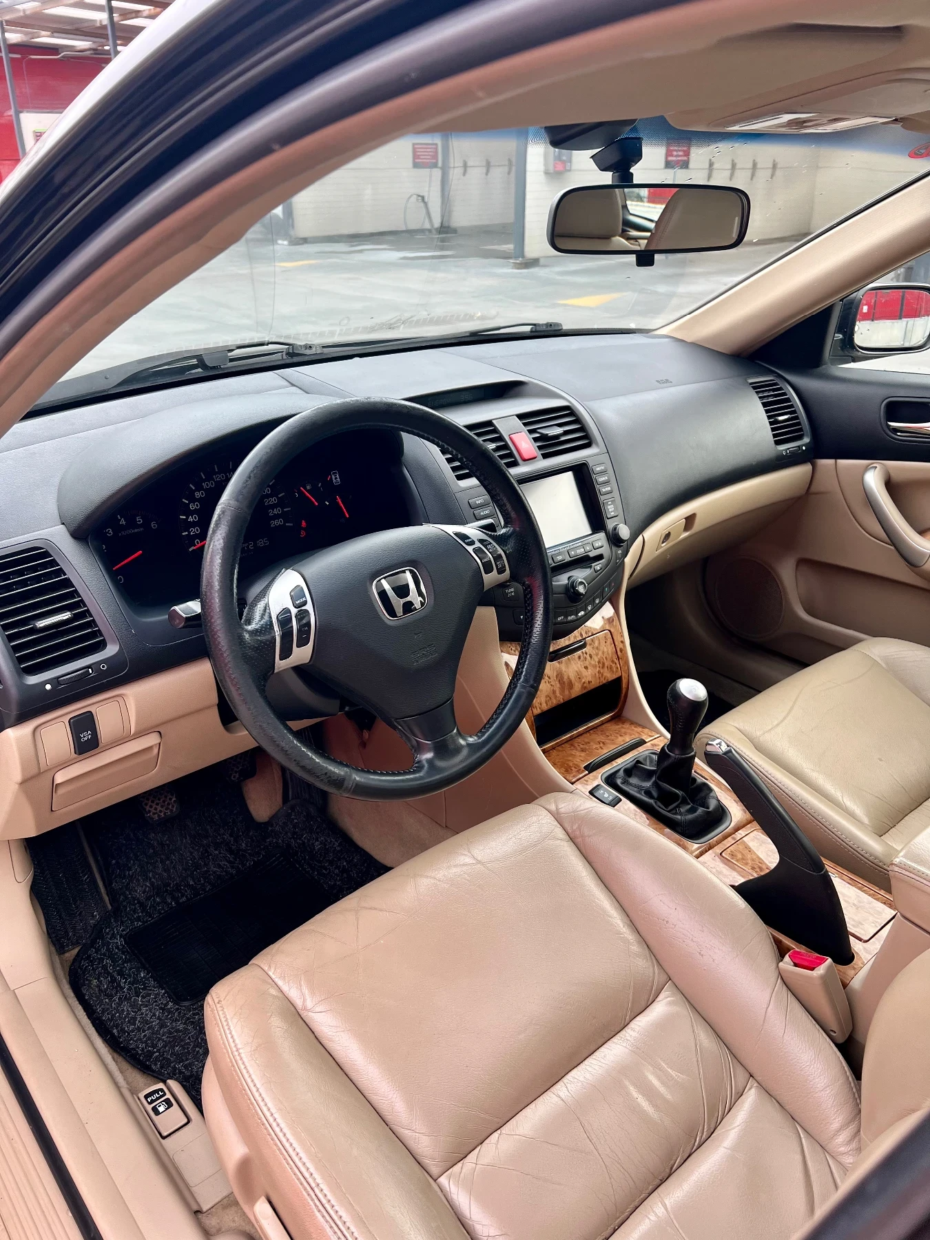 Honda Accord 2.2 i-CTDi Обслужена!, снимка 9 - Автомобили и джипове - 56272145