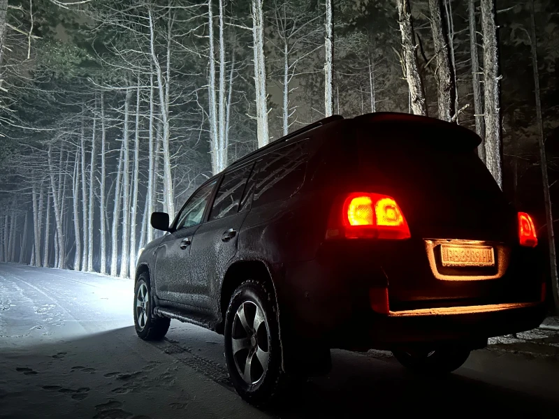 Toyota Land cruiser 200, снимка 2 - Автомобили и джипове - 53146543