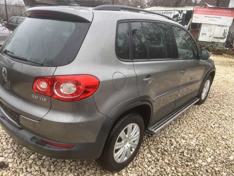 VW Tiguan 2.0TDI Нави, снимка 6 - Автомобили и джипове - 53291470