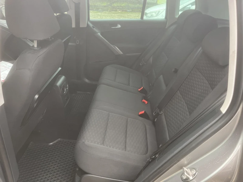 VW Tiguan 2.0TDI Нави, снимка 8 - Автомобили и джипове - 53291470