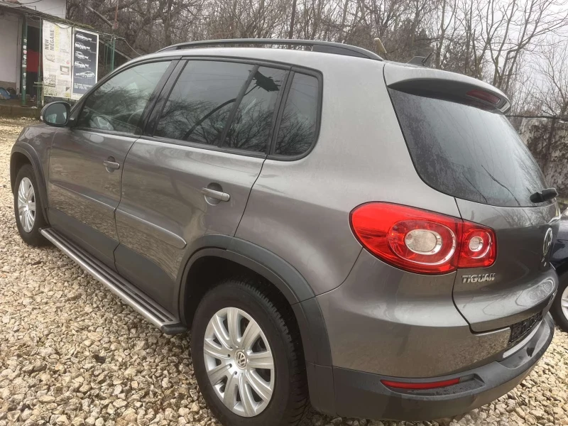VW Tiguan 2.0TDI Нави, снимка 4 - Автомобили и джипове - 53291470