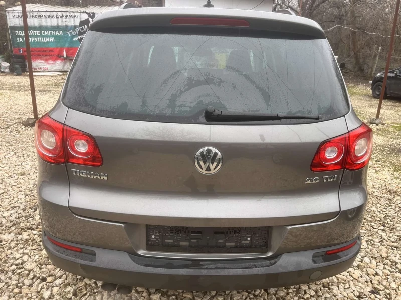 VW Tiguan 2.0TDI Нави, снимка 5 - Автомобили и джипове - 53291470