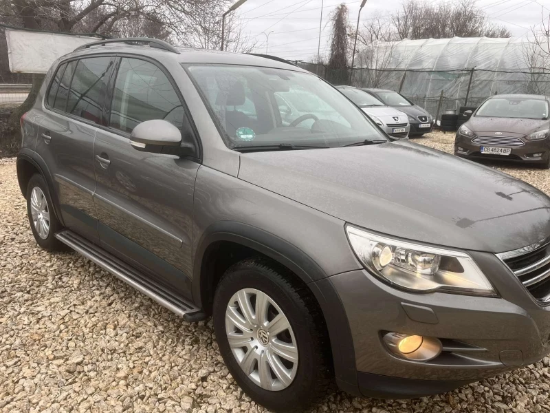 VW Tiguan 2.0TDI Нави, снимка 2 - Автомобили и джипове - 53291470