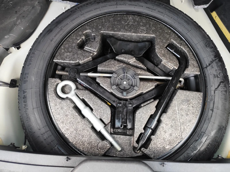 Volvo XC60 2.4D-4* 4X4* АВТОМАТИК* LED* , снимка 14 - Автомобили и джипове - 53380278