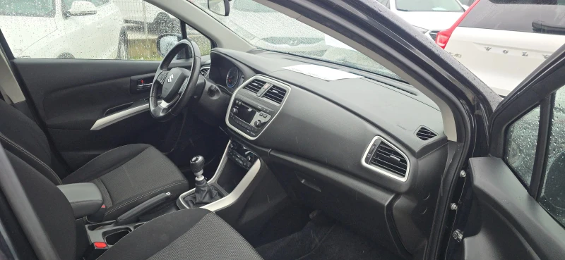 Suzuki SX4 S-Cross 1.6 DDIS 4X4 ALL GRIP KEYLESS GO CAR PLAY 100%км, снимка 8 - Автомобили и джипове - 53473794