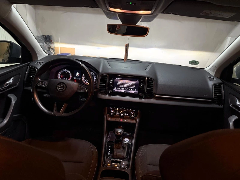 Skoda Karoq  4x4 150 к.с , Автомат 7ск.Нови Зимни Гуми , снимка 9 - Автомобили и джипове - 53565317