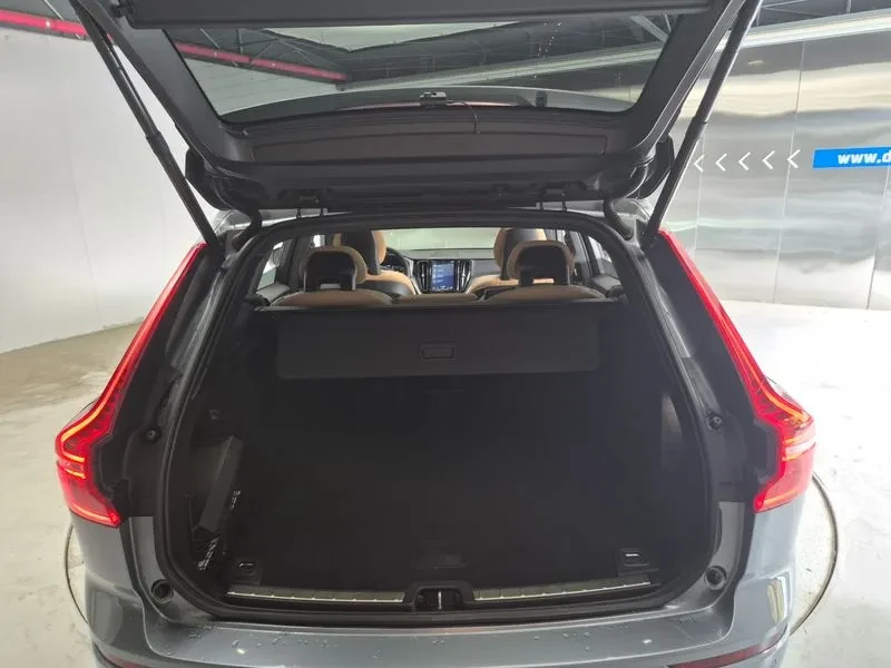 Volvo XC60 2Nd Generation D5 Momentum, снимка 14 - Автомобили и джипове - 55090042