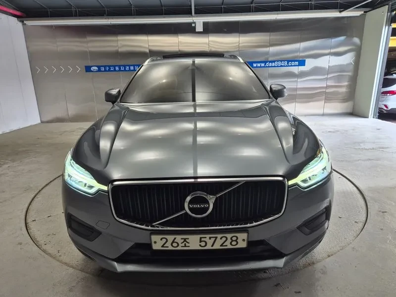 Volvo XC60 2Nd Generation D5 Momentum, снимка 3 - Автомобили и джипове - 55090042