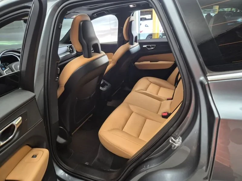 Volvo XC60 2Nd Generation D5 Momentum, снимка 8 - Автомобили и джипове - 55090042