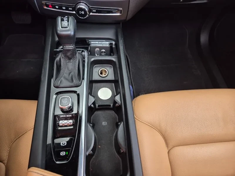 Volvo XC60 2Nd Generation D5 Momentum, снимка 10 - Автомобили и джипове - 55090042