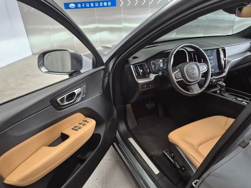 Volvo XC60 2Nd Generation D5 Momentum, снимка 7 - Автомобили и джипове - 55090042