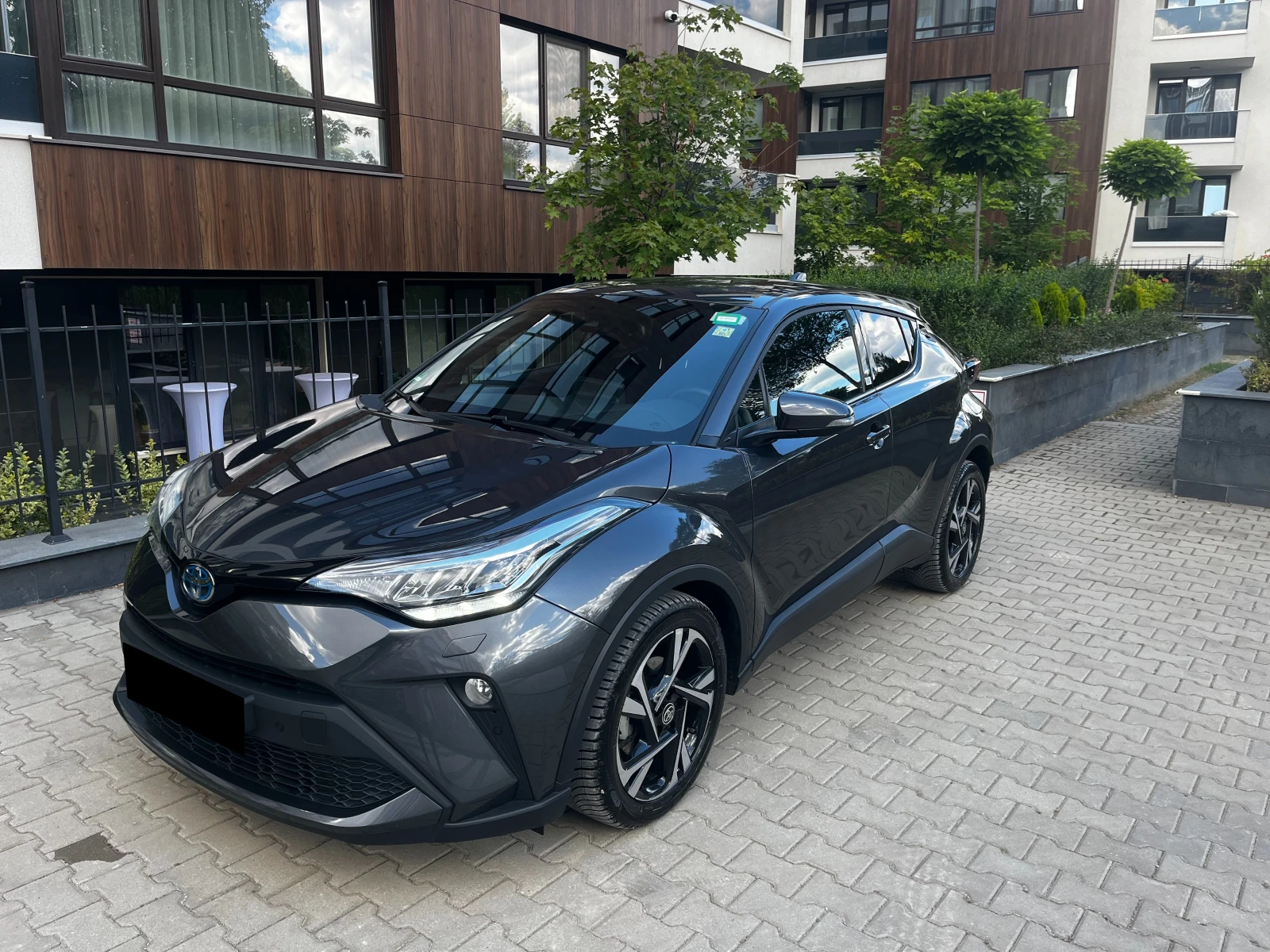 Toyota C-HR 1.8 ФАБРИЧНА ГАРАНЦИЯ - изображение 2