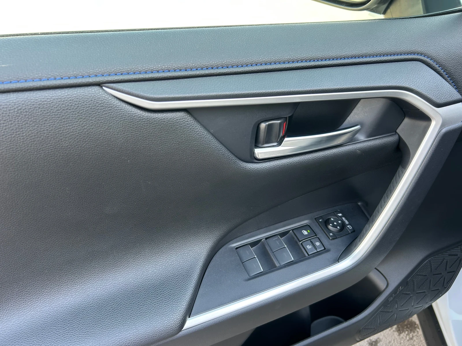 Toyota Rav4 2.5 HYBRID 4x2 STYLE JBL ГАРАНЦИЯ КАСКО - изображение 9