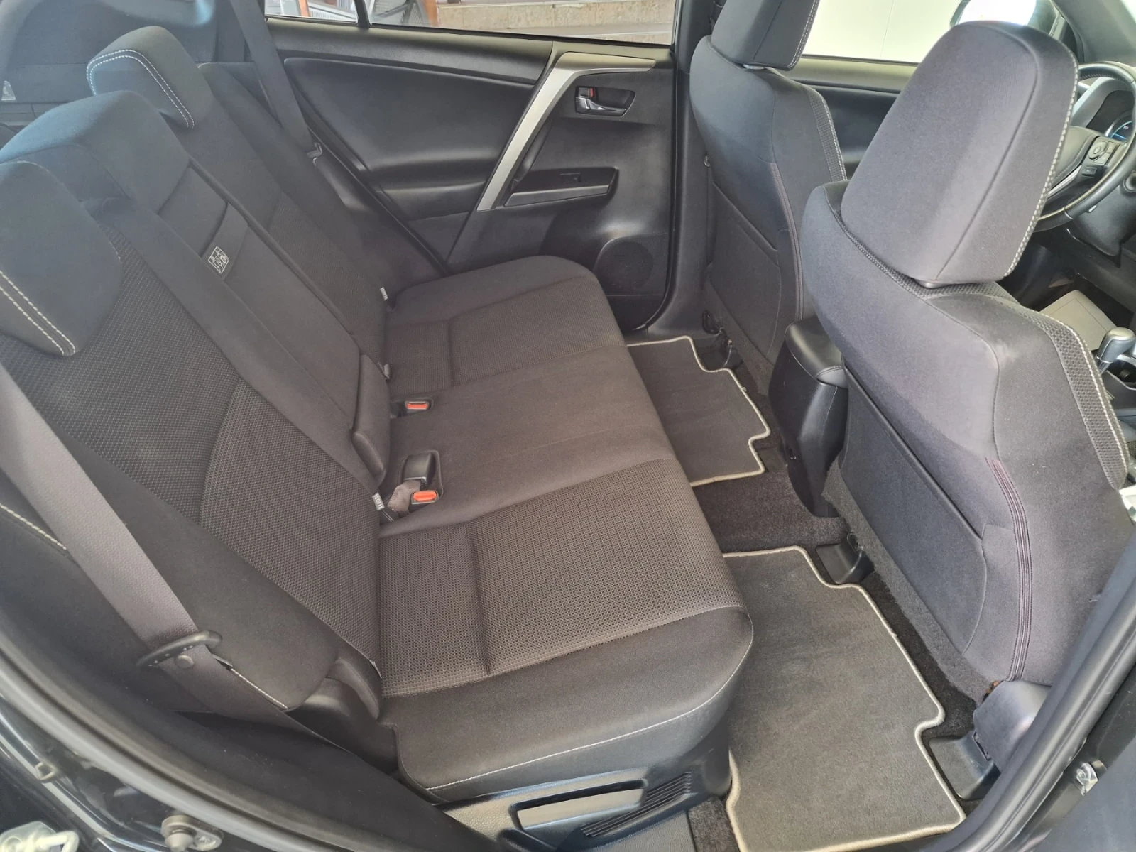 Toyota Rav4 2.5 197кс.76 000км. Удължена гаранция!!! - изображение 9