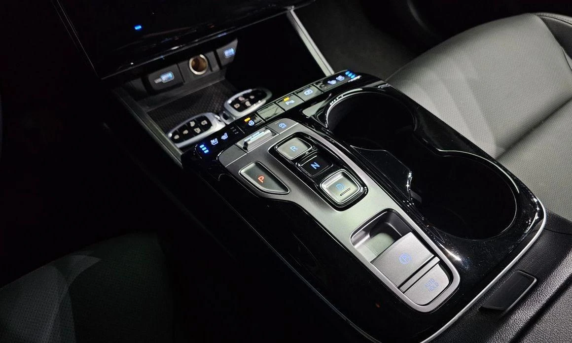 Hyundai Tucson Diesel 2.0 2WD Premium * НАЙ-ДОБРА ЦЕНА В БЪЛГАРИЯ - изображение 9