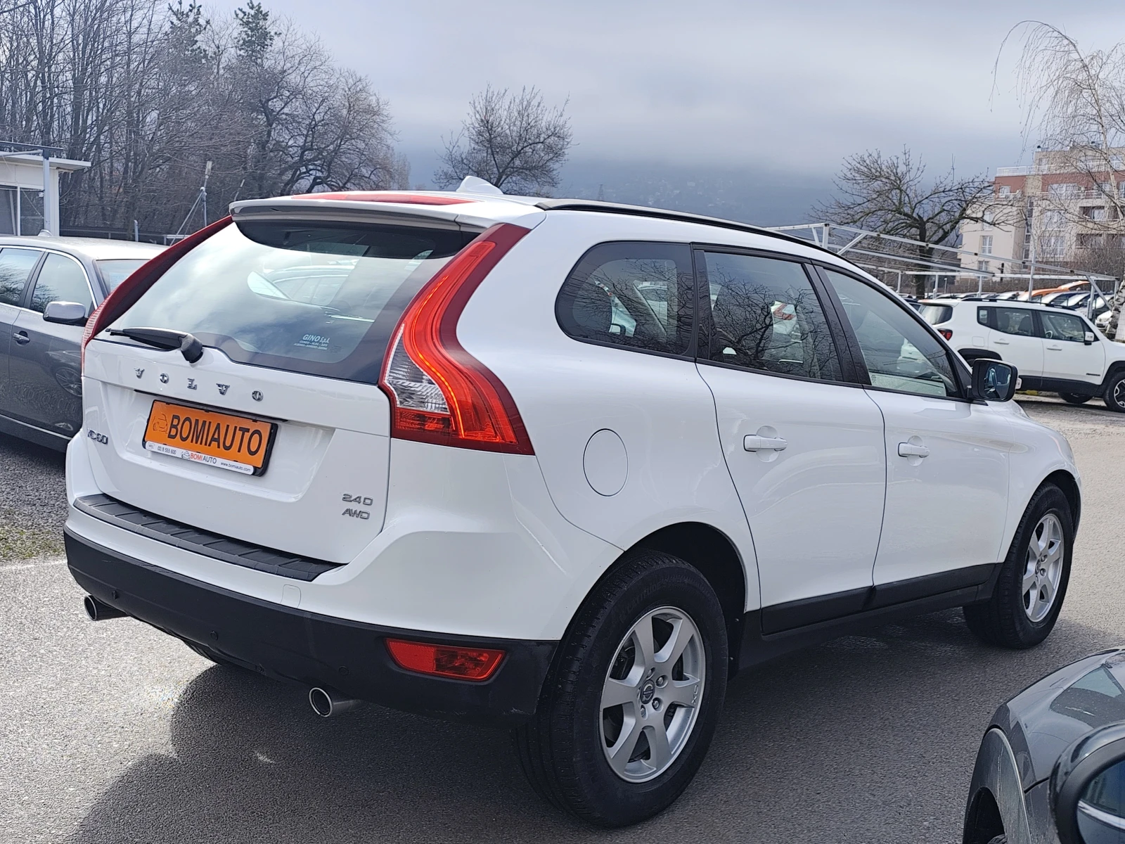 Volvo XC60 2.4D-4* 4X4* АВТОМАТИК* LED*  - изображение 4