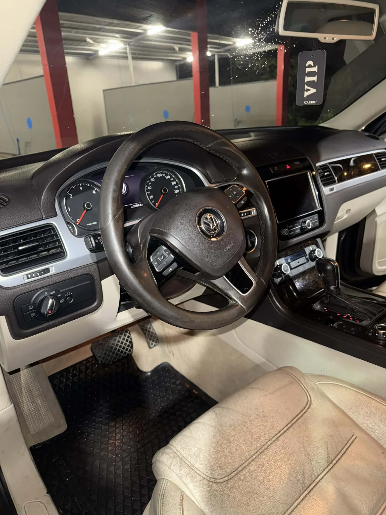 VW Touareg, снимка 2 - Автомобили и джипове - 55736324