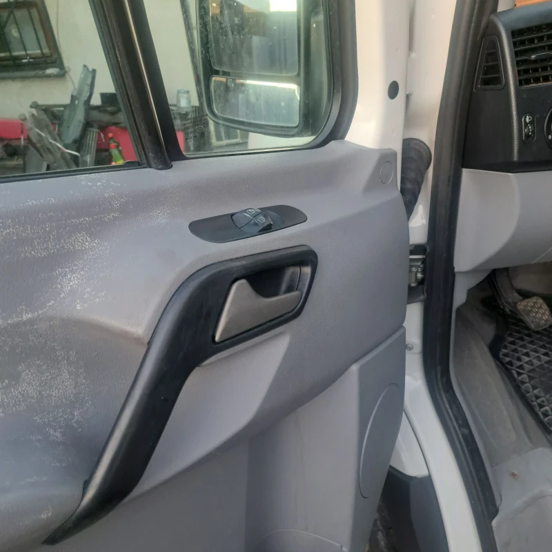 VW Crafter 2.5 TDI, снимка 10 - Бусове и автобуси - 48099943