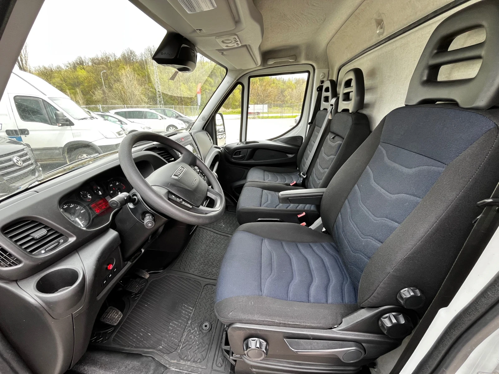 Iveco Daily 35S16 Падащ Борд КЛИМАТРОНИК, снимка 9 - Бусове и автобуси - 54179838