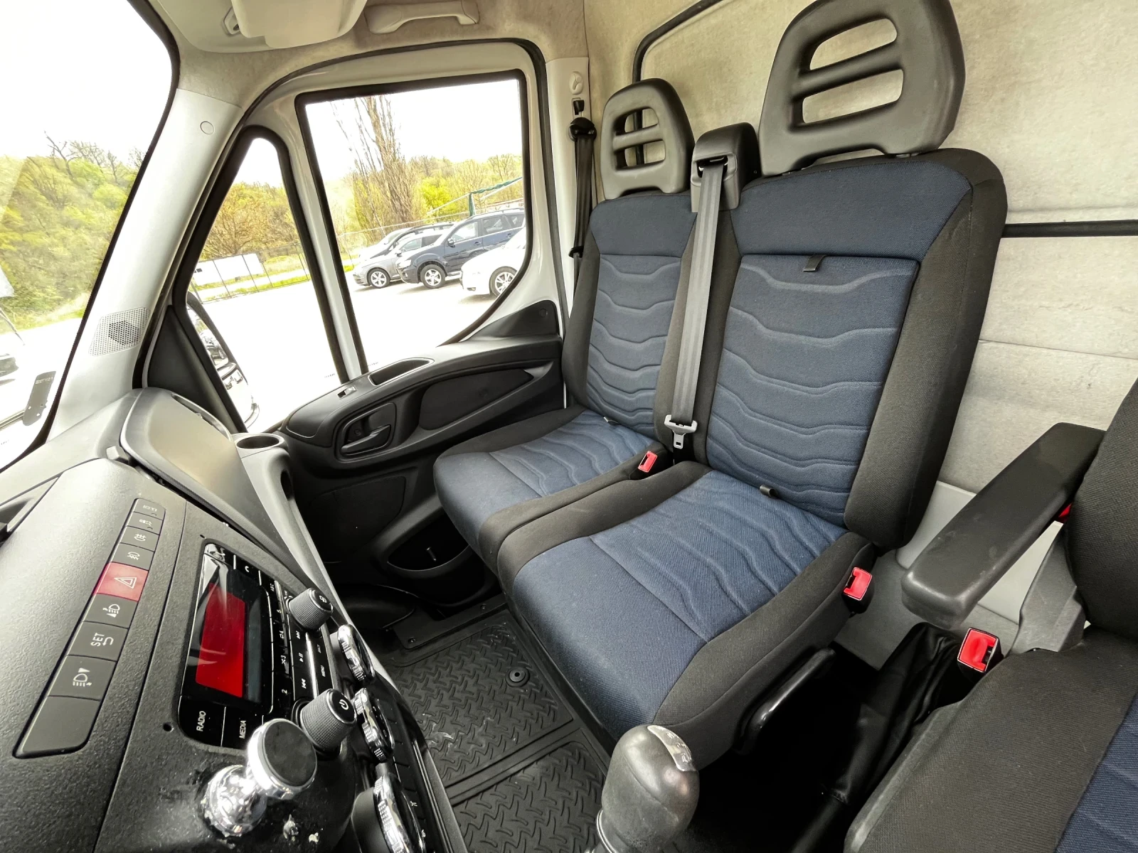 Iveco Daily 35S16 Падащ Борд КЛИМАТРОНИК, снимка 11 - Бусове и автобуси - 54179838