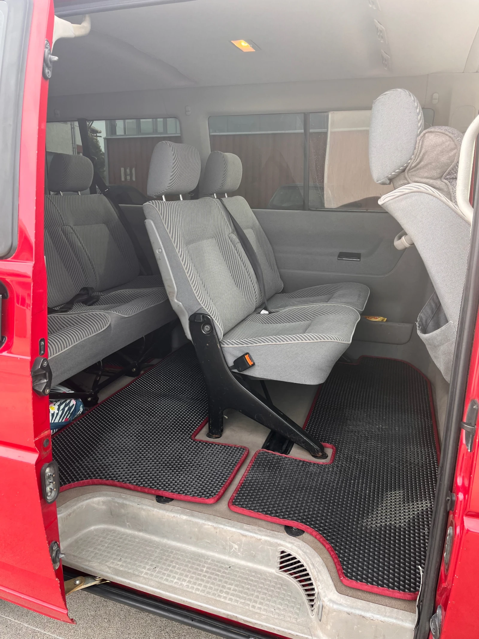 VW Caravelle, снимка 11 - Бусове и автобуси - 54225173