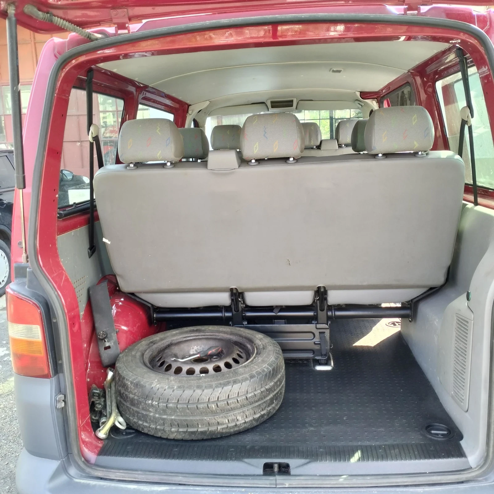 VW T5 1.9TDI klimatik 9 места, снимка 13 - Бусове и автобуси - 54807745