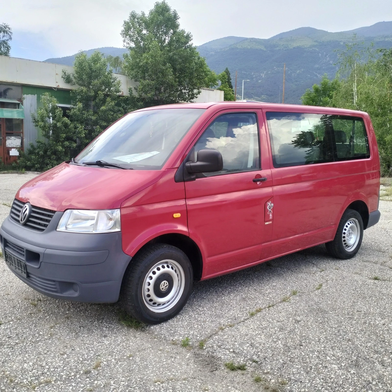 VW T5 1.9TDI klimatik 9 места, снимка 2 - Бусове и автобуси - 54807745