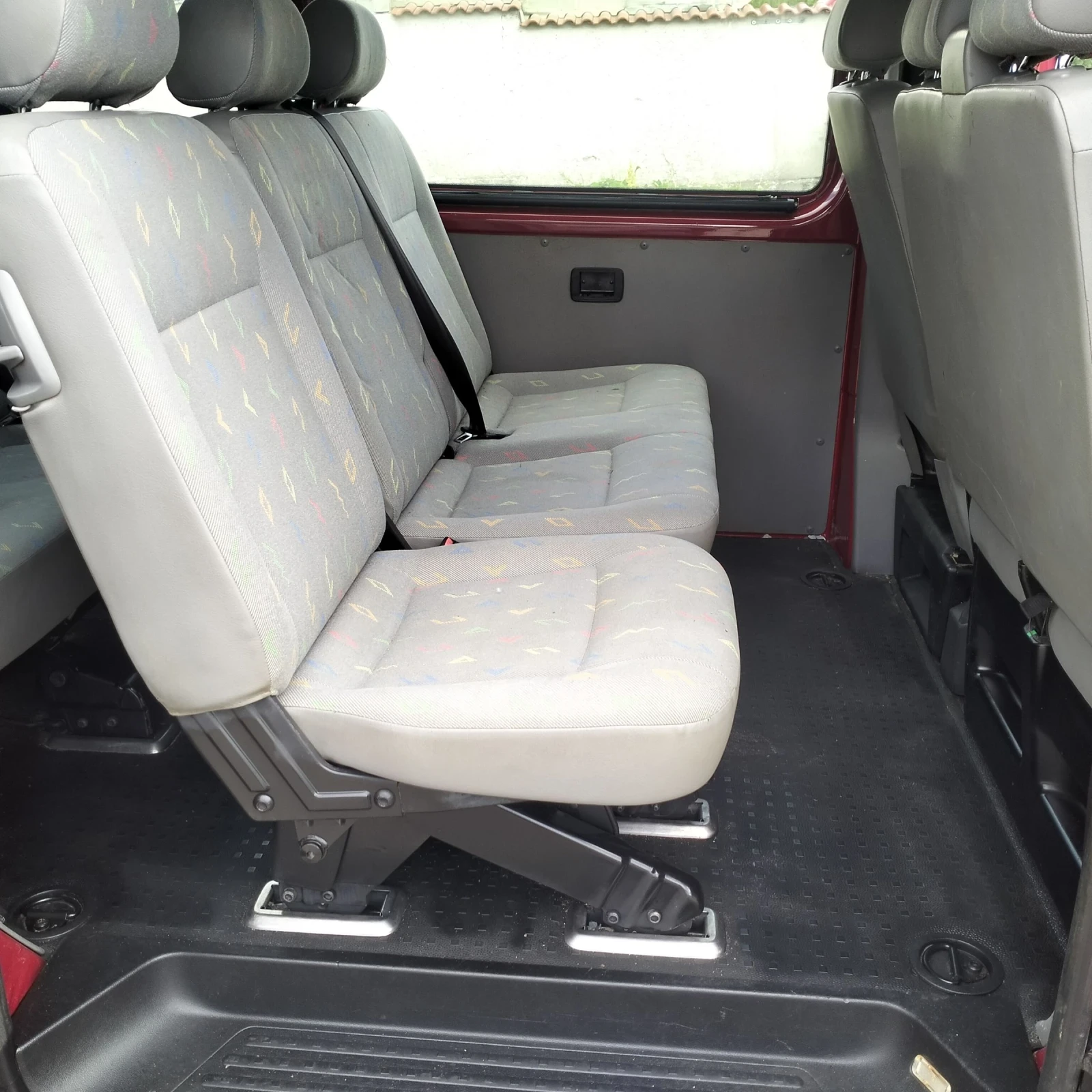 VW T5 1.9TDI klimatik 9 места, снимка 11 - Бусове и автобуси - 54807745