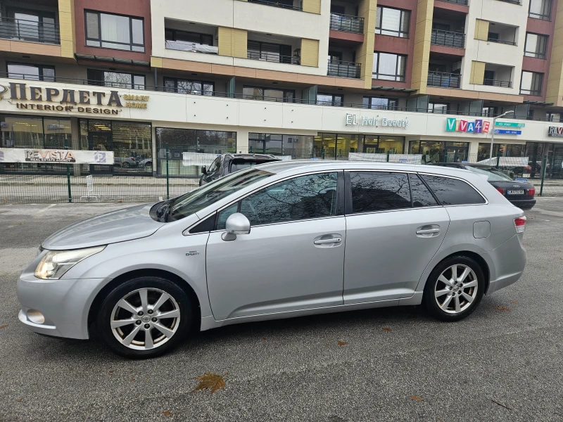 Toyota Avensis 2.2 D CAT, снимка 4 - Автомобили и джипове - 48209145