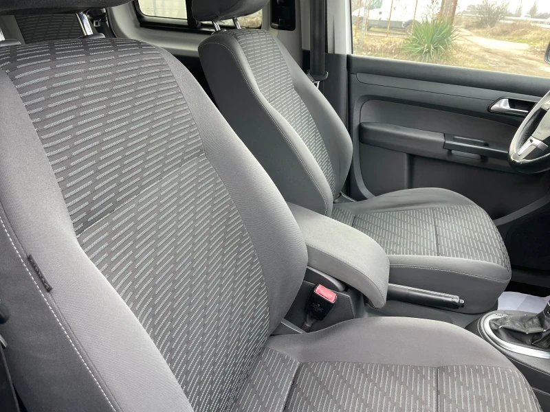 VW Caddy 1.6TDI-102-AVTOMAT-ITALIA, снимка 6 - Автомобили и джипове - 49306249