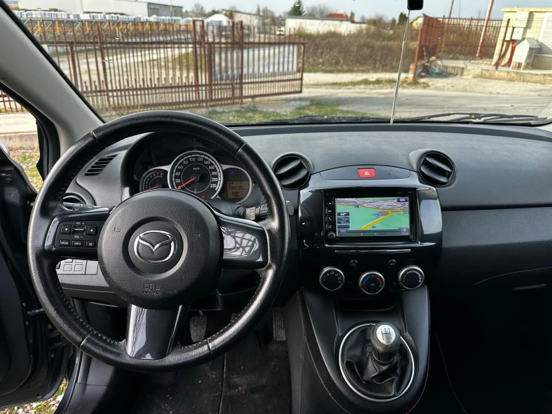 Mazda 2 2014 Навигация Подгрев, снимка 12 - Автомобили и джипове - 49599102