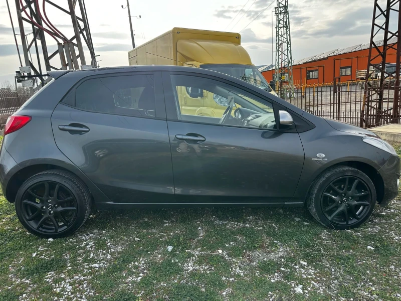 Mazda 2 2014 Навигация Подгрев, снимка 8 - Автомобили и джипове - 49599102