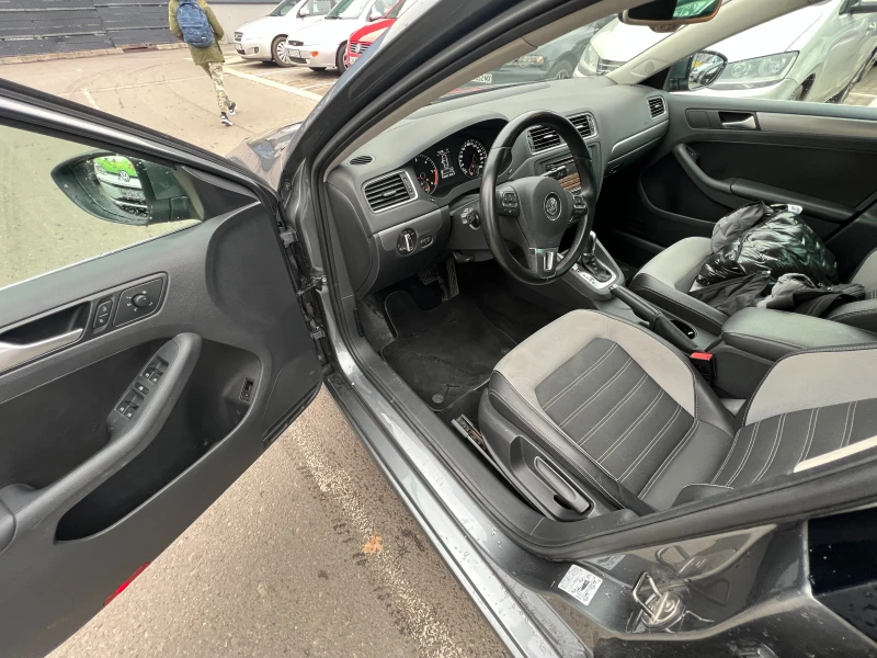 VW Jetta 2.0 TDI, снимка 10 - Автомобили и джипове - 52151479