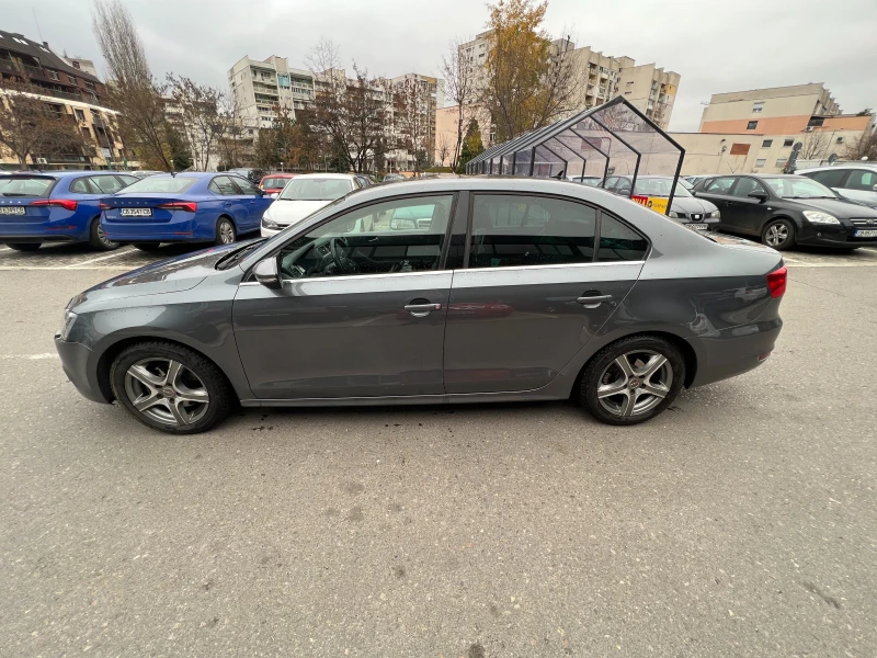 VW Jetta 2.0 TDI, снимка 3 - Автомобили и джипове - 52151479