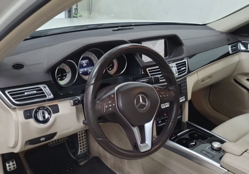 Mercedes-Benz E 400 4MATIC * * CARFAX * * АВТО КРЕДИТ * * , снимка 7 - Автомобили и джипове - 53045052