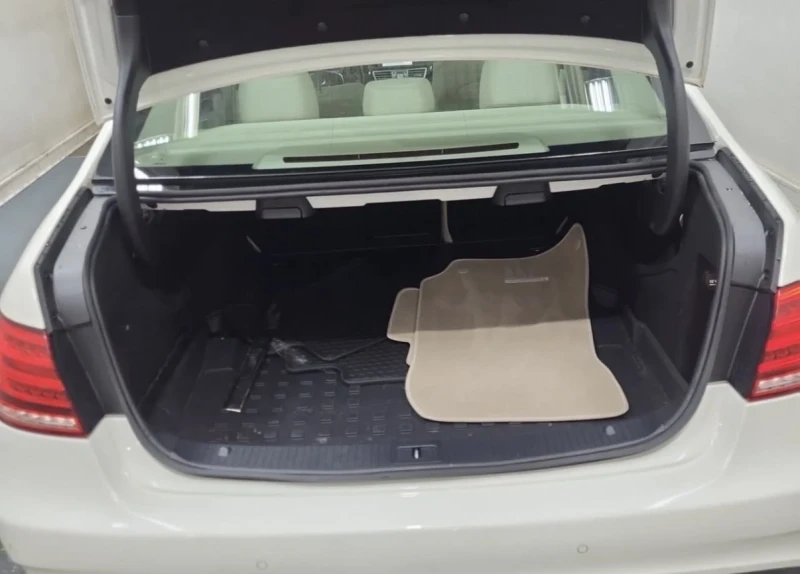 Mercedes-Benz E 400 4MATIC * * CARFAX * * АВТО КРЕДИТ * * , снимка 13 - Автомобили и джипове - 53045052