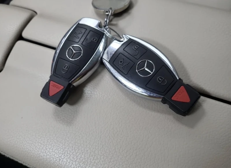 Mercedes-Benz E 400 4MATIC * * CARFAX * * АВТО КРЕДИТ * * , снимка 12 - Автомобили и джипове - 53045052