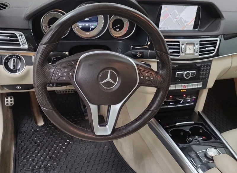 Mercedes-Benz E 400 4MATIC * * CARFAX * * АВТО КРЕДИТ * * , снимка 8 - Автомобили и джипове - 53045052