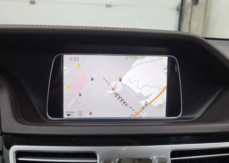 Mercedes-Benz E 400 4MATIC * * CARFAX * * АВТО КРЕДИТ * * , снимка 9 - Автомобили и джипове - 53045052