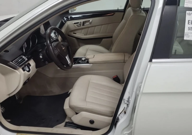 Mercedes-Benz E 400 4MATIC * * CARFAX * * АВТО КРЕДИТ * * , снимка 6 - Автомобили и джипове - 53045052