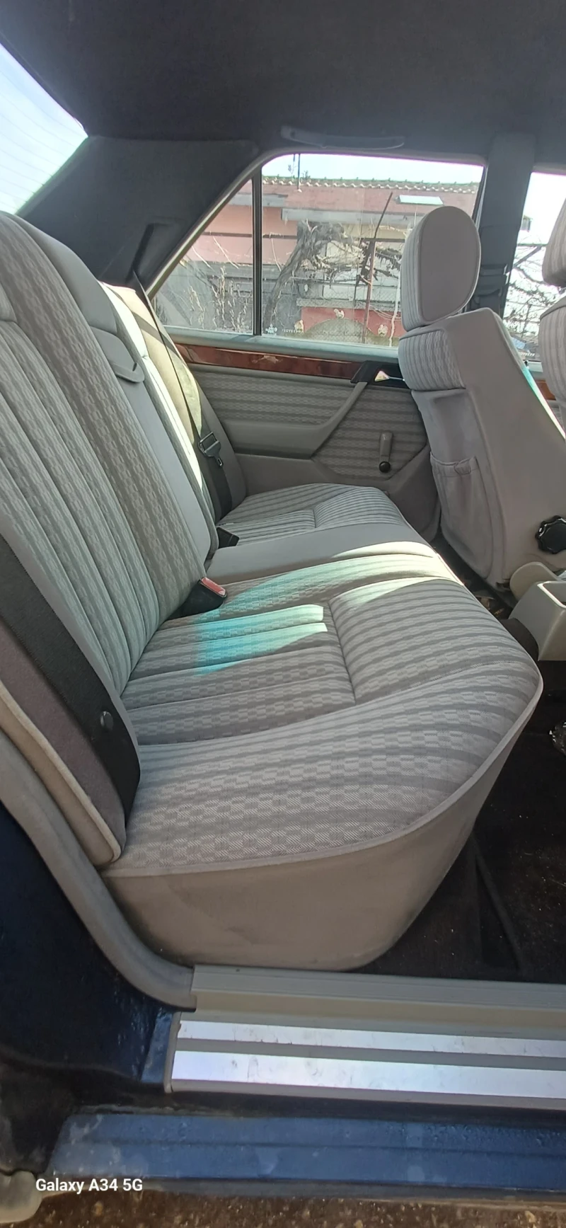 Mercedes-Benz 124, снимка 4 - Автомобили и джипове - 53381633