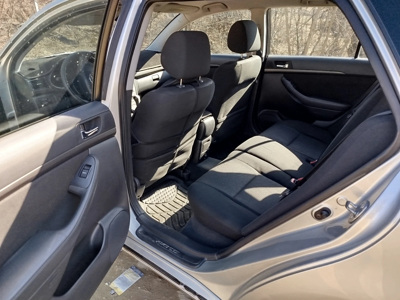 Toyota Avensis 2005 - изображение 4