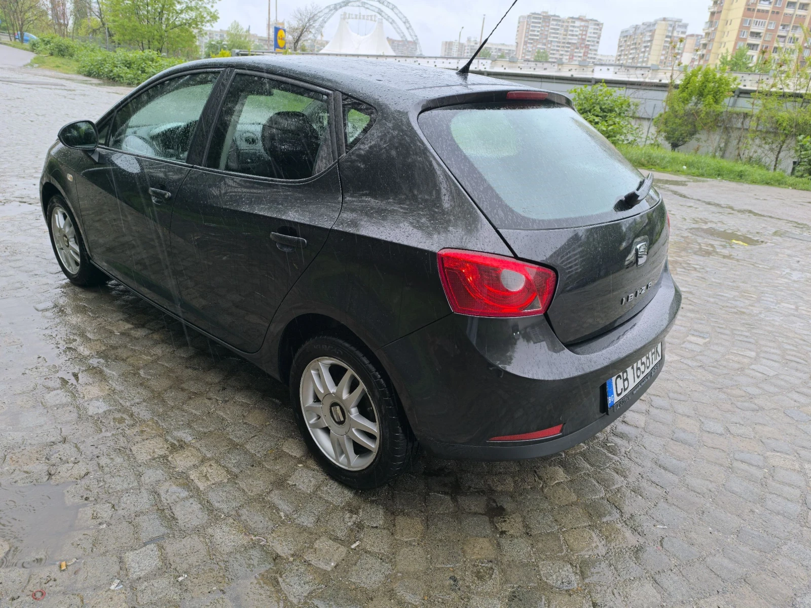 Seat Ibiza Личен автомобил , снимка 7 - Автомобили и джипове - 54154260