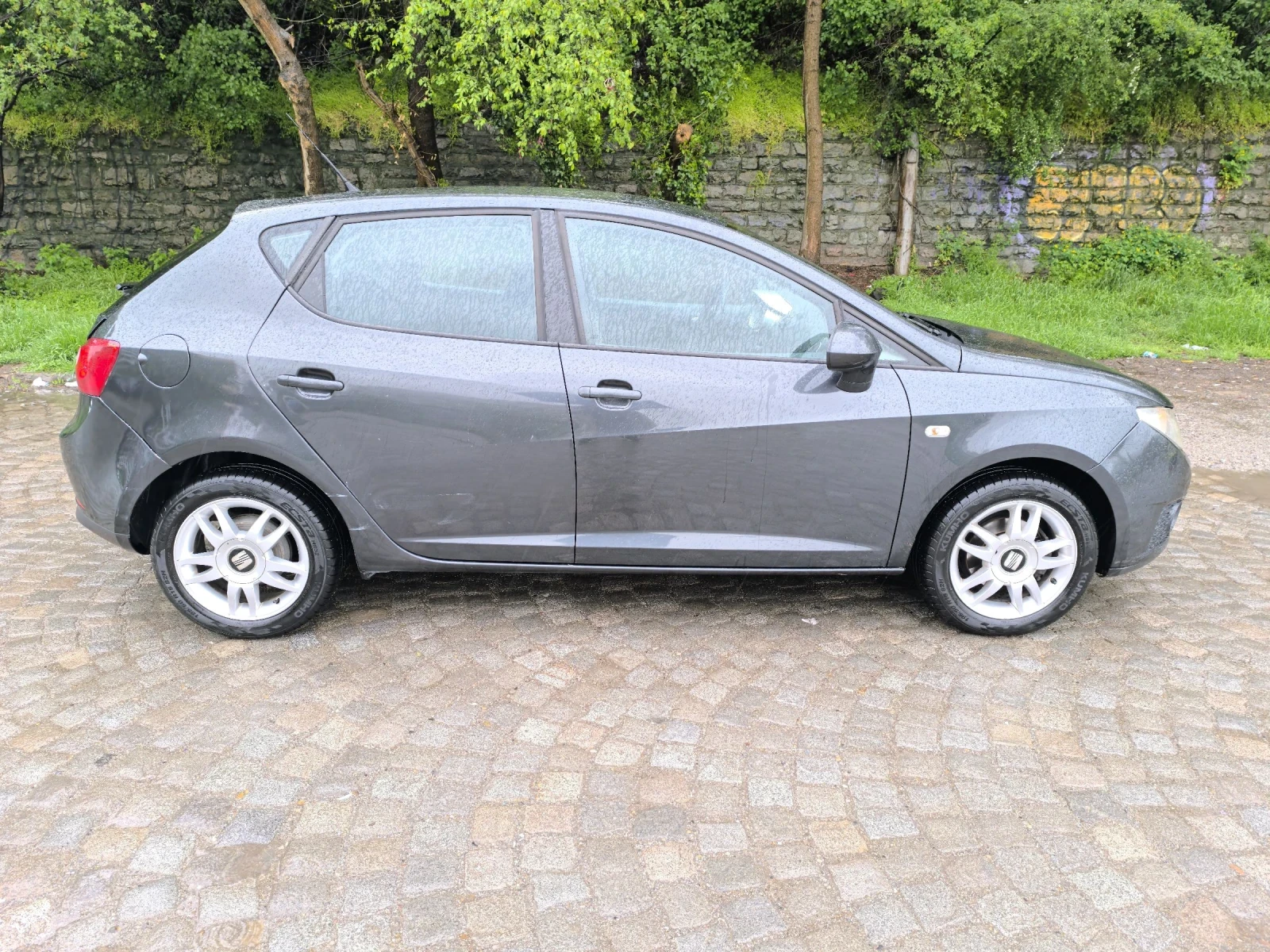 Seat Ibiza Личен автомобил , снимка 5 - Автомобили и джипове - 54154260